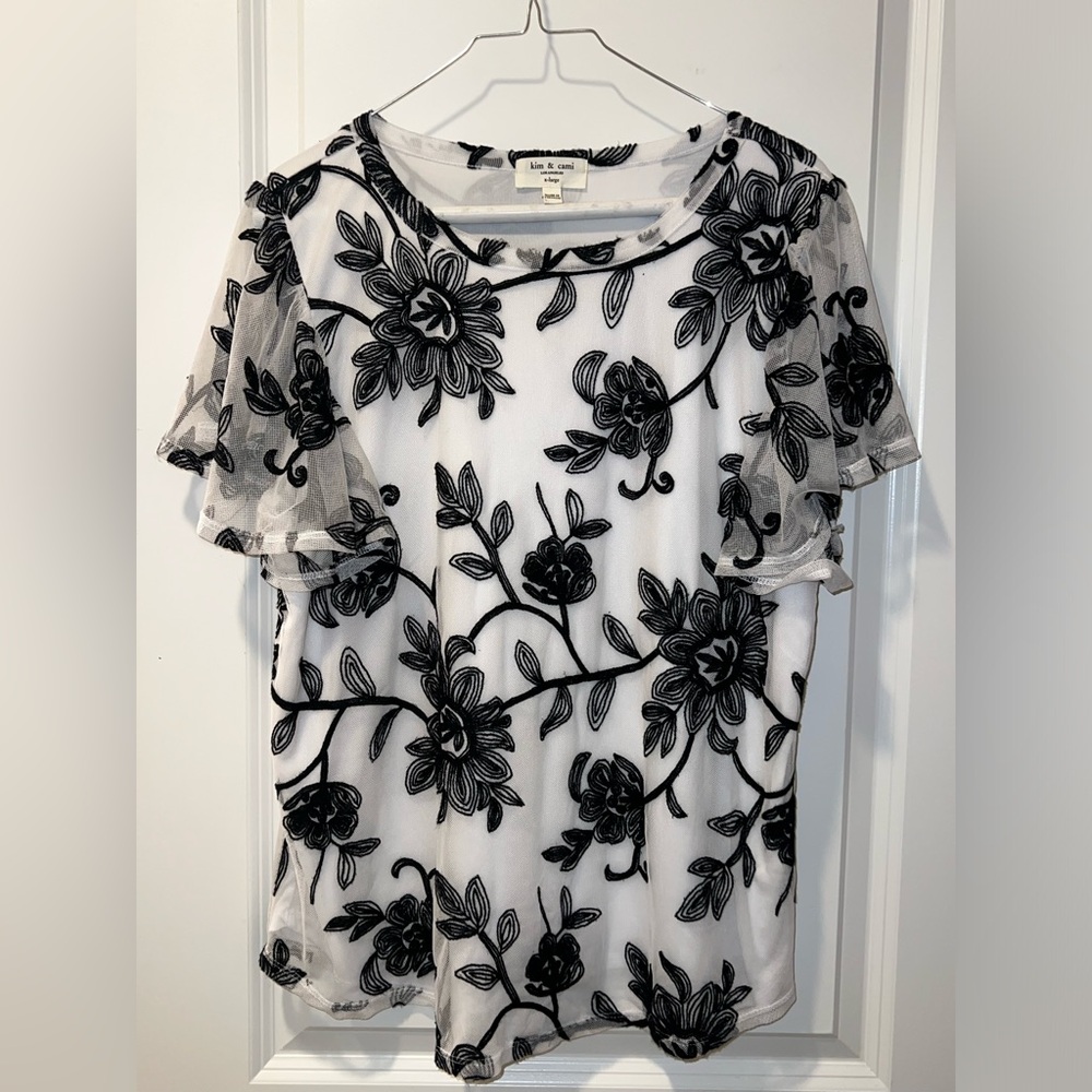 Kim and Cami x-large shirt, flutter sleeves